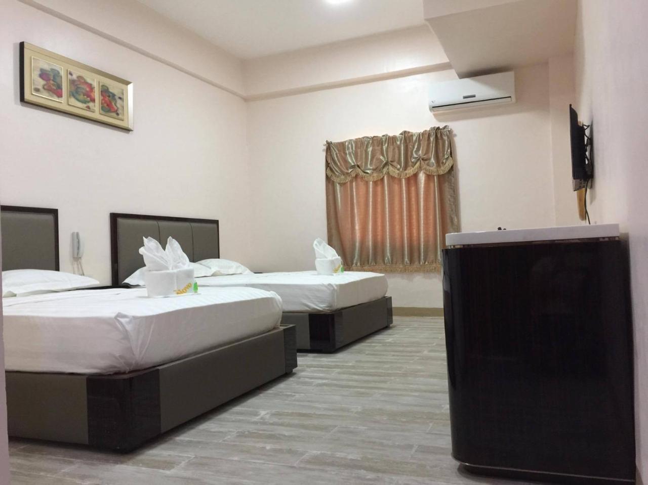Meaco Royal Hotel - Lipa Lipa City ภายนอก รูปภาพ