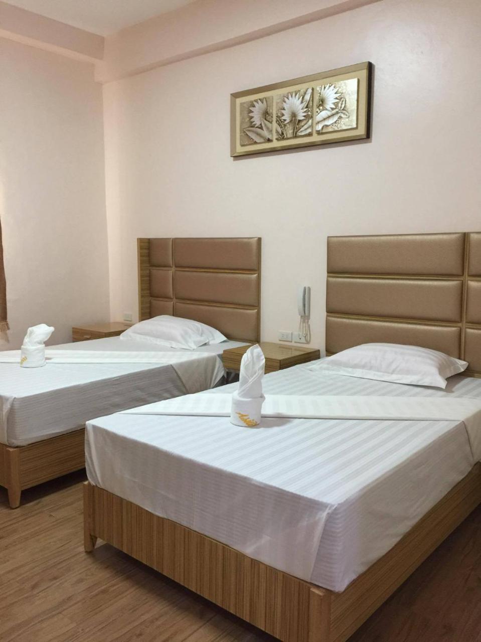 Meaco Royal Hotel - Lipa Lipa City ภายนอก รูปภาพ