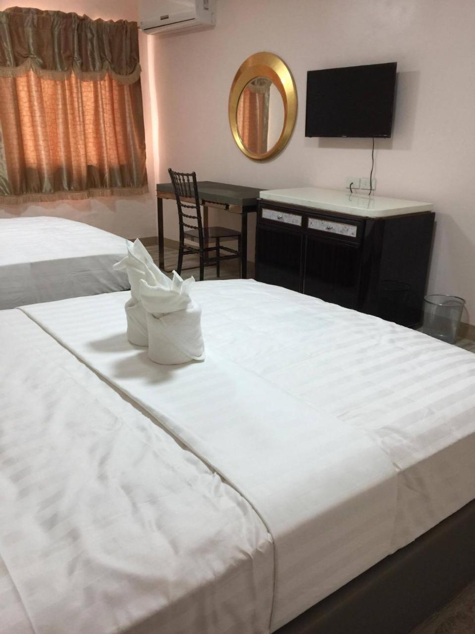 Meaco Royal Hotel - Lipa Lipa City ภายนอก รูปภาพ